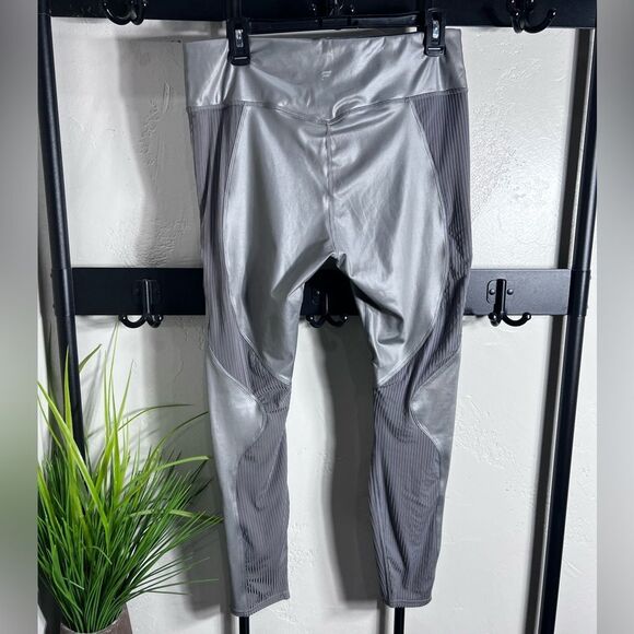 Fabletics Leggings Motion365+ Contour High-Waisted Gunmetal Gray Shine Size XL - Picture 4 of 14